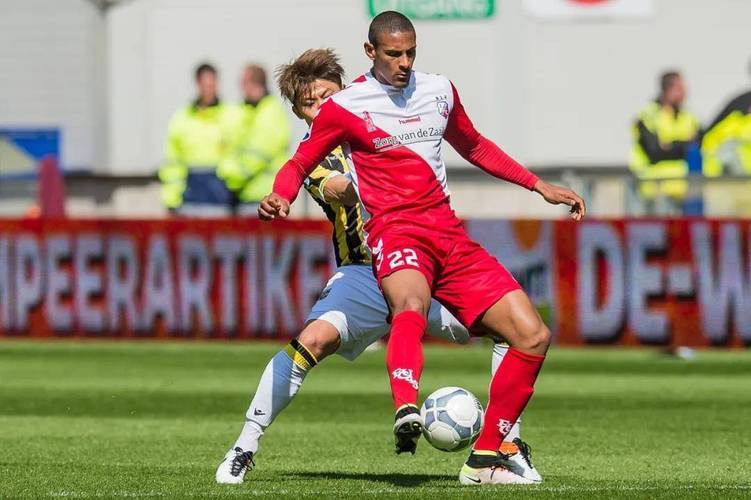 半场战报简 半场战报简